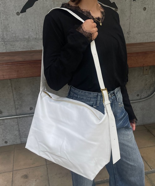 ROGER AND RAW(ロジャーアンドロウ)の「ワンハンドル スラウチショルダーバッグ(ショルダーバッグ・レディース・ホワイト/ブラック・FREE)」の10枚目の写真