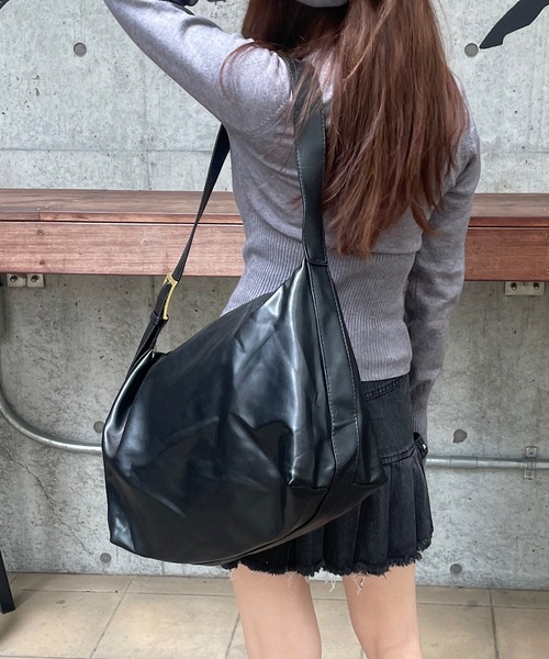ROGER AND RAW(ロジャーアンドロウ)の「ワンハンドル スラウチショルダーバッグ(ショルダーバッグ・レディース・ホワイト/ブラック・FREE)」の14枚目の写真