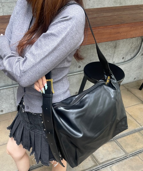 ROGER AND RAW(ロジャーアンドロウ)の「ワンハンドル スラウチショルダーバッグ(ショルダーバッグ・レディース・ホワイト/ブラック・FREE)」の16枚目の写真