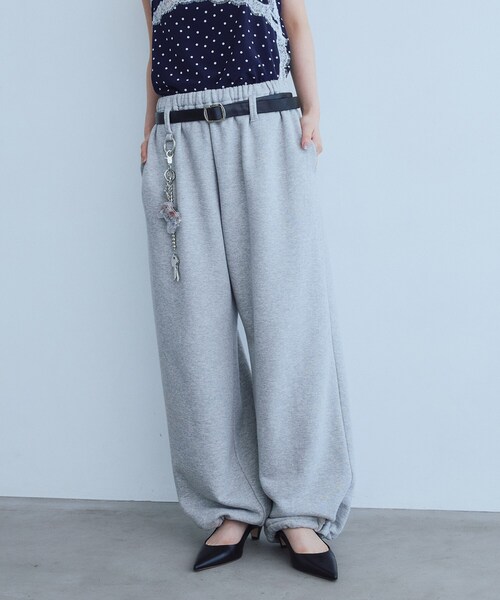 CODE A(コードエー)の「UKI UKI*CODE A|volume sweat pants(その他パンツ・レディース・グレー/ブラック・38/36)」の3枚目の写真