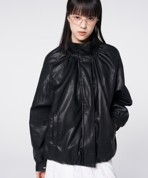 320SHOWROOM(320ショールーム)の「シャーリングファネルネック フェイクレザーブルゾン ブラック(ライダースジャケット・レディース・ブラック・FREE)」の2枚目の写真