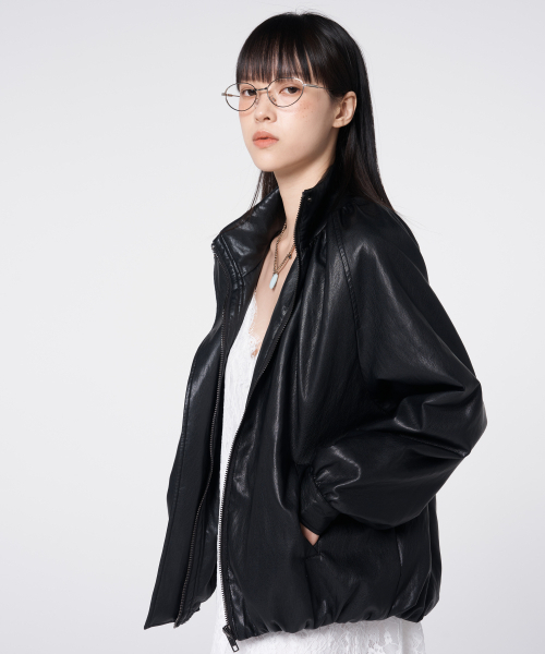 320SHOWROOM(320ショールーム)の「シャーリングファネルネック フェイクレザーブルゾン ブラック(ライダースジャケット・レディース・ブラック・FREE)」の4枚目の写真