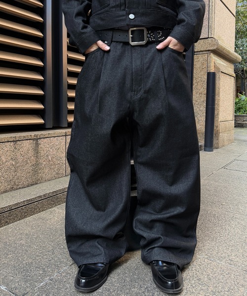 kutir(クティール)の「ASSORT DESIGN TUCK WIDE DENIM PANTS/アソートデザインタックワイドデニムパンツ(デニムパンツ・メンズ・ダークブラック/ブラック/インディゴブルー/ブラック系/ブルー系・LARGE/MEDIUM/SMALL)」の4枚目の写真
