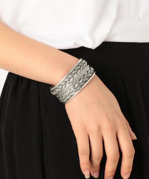 Another Edition(アナザーエディション)の「ロープモチーフバングル/AEBC Rope MT BG(バングル/リストバンド・レディース・シルバー・FREE)」の5枚目の写真