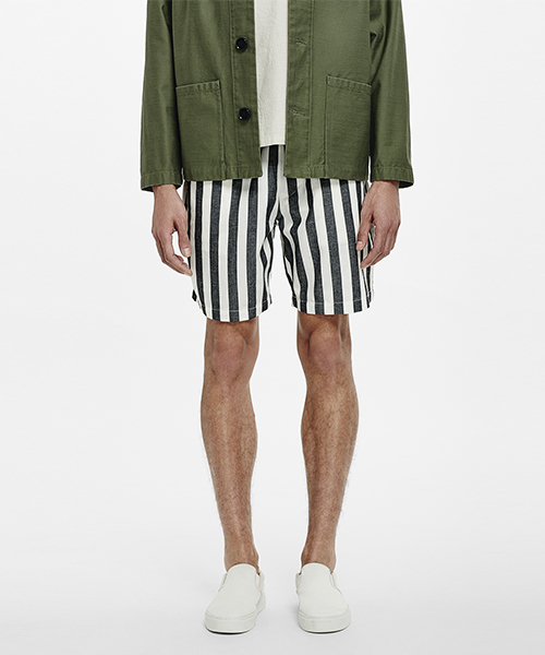Saturdays NYC（サタデーズ ニューヨークシティ ）の「Keigo Jumbo Stripe Shorts（その他パンツ・メンズ・オリーブ/ホワイト・S/X-SMALL/M/L）」の4枚目の写真