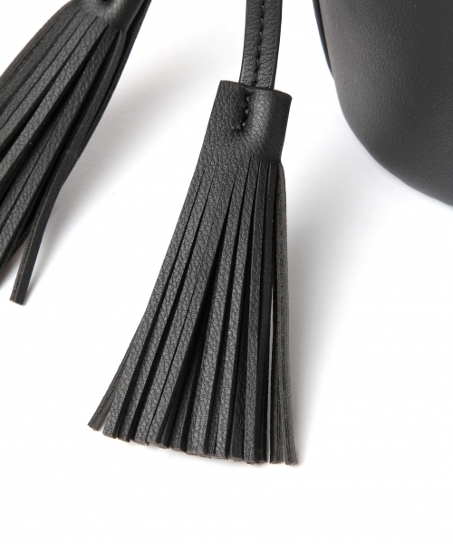 Andemiu(アンデミュウ)の「バンブーモチテバケツショルダー790481(ショルダーバッグ・レディース・ブラック/レッド/キャメル・FREE)」の6枚目の写真