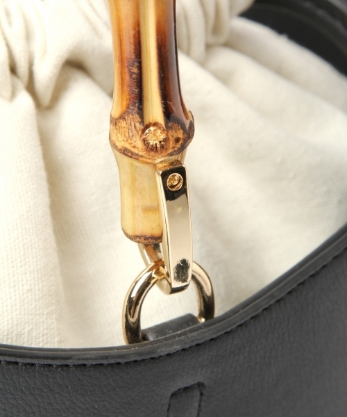 Andemiu(アンデミュウ)の「バンブーモチテバケツショルダー790481(ショルダーバッグ・レディース・ブラック/レッド/キャメル・FREE)」の18枚目の写真