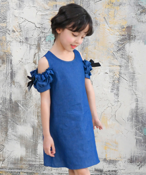 Bee des Bee（ビーデスビー）の「袖フリル×リボン肩あき半袖ワンピ（ワンピース・キッズ・ストライプ/チェック/インディゴブルー/イエロー系その他/ローズ/ラベンダー/ブルー/ブルー系その他/ピンク/イエロー・90cm/100cm/110cm/120cm/130cm/140cm/150cm）」の2枚目の写真