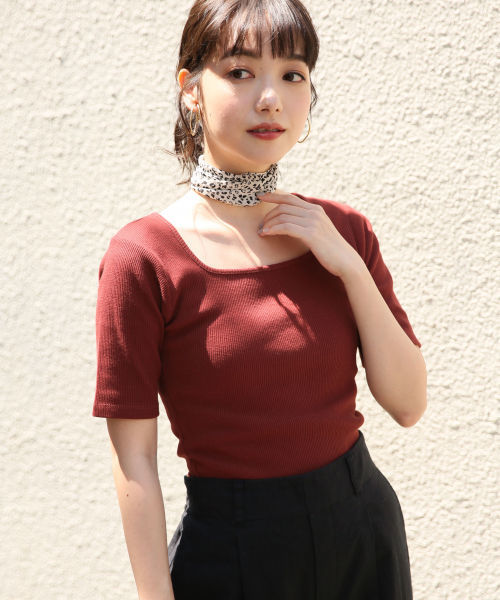 LOWRYS FARM(ローリーズファーム)の「スクエアリブタイトSS 837871(Tシャツ/カットソー)」|ブラウン