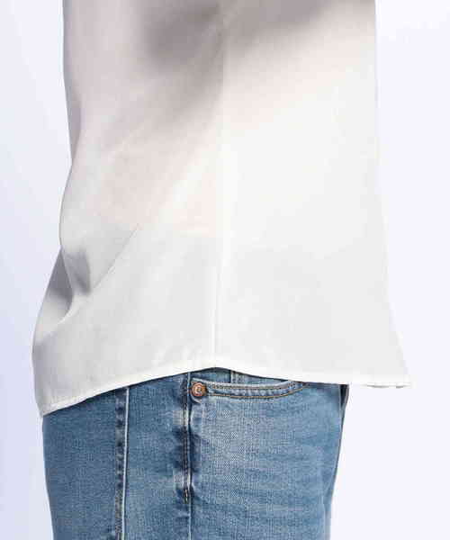 NARACAMICIE(ナラカミーチェ)の「ファインラスターサテンボウタイ長袖ブラウス(シャツ/ブラウス・レディース・ホワイト/カーキ・SMALL/MEDIUM/LARGE)」の12枚目の写真