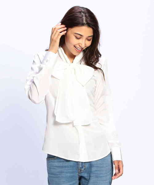 NARACAMICIE(ナラカミーチェ)の「ファインラスターサテンボウタイ長袖ブラウス(シャツ/ブラウス・レディース・ホワイト/カーキ・SMALL/MEDIUM/LARGE)」の6枚目の写真