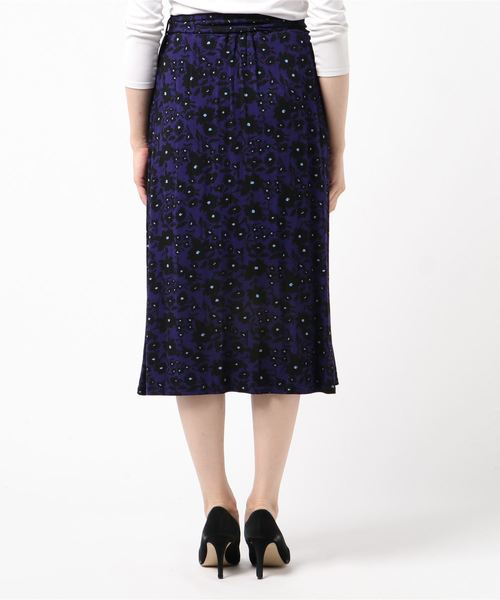 three dots（スリードッツ）の「パープルフラワープリント タックスカート（スカート・レディース・マルチ・SMALL/MEDIUM/X-SMALL）」の2枚目の写真