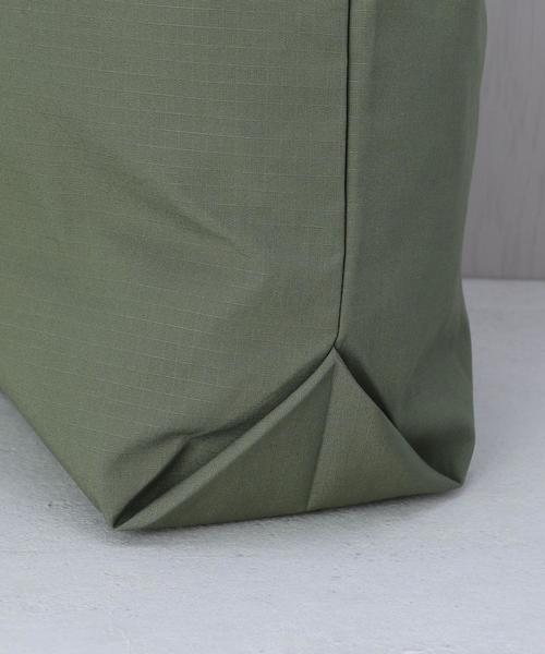 Engineered Garments(エンジニアードガーメンツ)の「<Engineered Garments> CARRY ALL TOTE/バック.(トートバッグ・メンズ・オリーブ/ネイビー・FREE)」の6枚目の写真