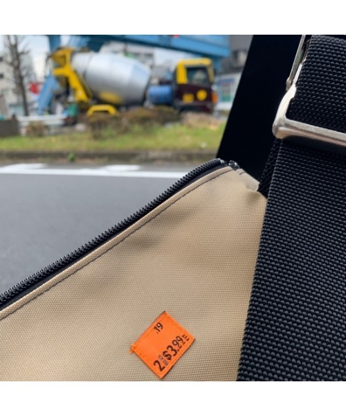 RELAXFIT（リラックスフィット）の「【RELAXFIT】リラックスフィット CONVENIENCE BAG（ショルダーバッグ・メンズ・イエロー/ブラウン/ベージュ/オレンジ/ネイビー/レッド/ブラック/ピンク/ホワイト/インディゴブルー・ONESIZE）」の11枚目の写真