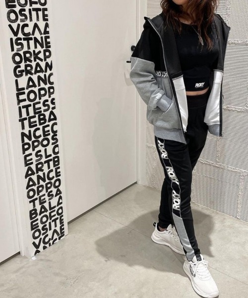 ROXY(ロキシー)の「BRUSH ZIP/ロキシー パーカー ジップアップ フィットネス ジム ヨガ ランニング ルームウェア・ワンマイルウェアにも(パーカー・レディース・ホワイト/ブルー/ブラック・SMALL/MEDIUM/LARGE)」の16枚目の写真