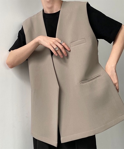 WESTBOY(ウエストボーイ)の「【COLN】Square Cut No-Collar Gillet Vest(ベスト・メンズ・ベージュ・L/XL)」の2枚目の写真