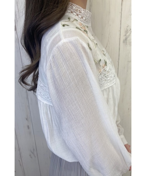 Clice de Paris（クリシェドゥパリス）の「K/透かし花刺繍BL（シャツ/ブラウス・レディース・オフホワイト・ONESIZE）」の6枚目の写真