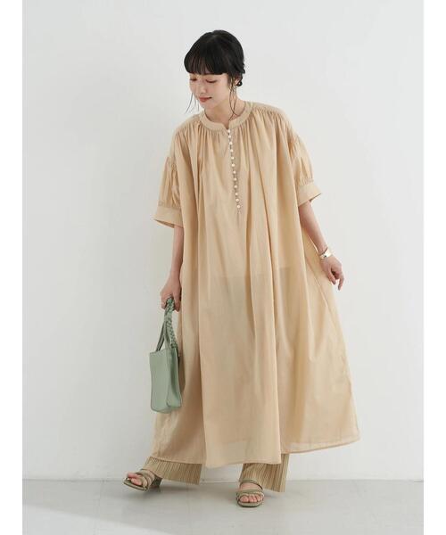 earth music&ecology(アースミュージックアンドエコロジー)の「シャーリングスリーブワンピース *(ワンピース・レディース・ブラック/ベージュ/オフホワイト/サックスブルー・FREE)」の22枚目の写真