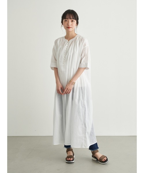 earth music&ecology(アースミュージックアンドエコロジー)の「シャーリングスリーブワンピース *(ワンピース・レディース・ブラック/ベージュ/オフホワイト/サックスブルー・FREE)」の18枚目の写真