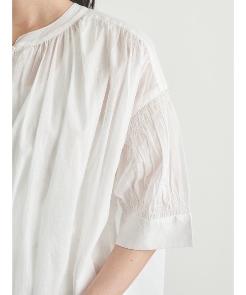 earth music&ecology(アースミュージックアンドエコロジー)の「シャーリングスリーブワンピース *(ワンピース・レディース・ブラック/ベージュ/オフホワイト/サックスブルー・FREE)」の13枚目の写真