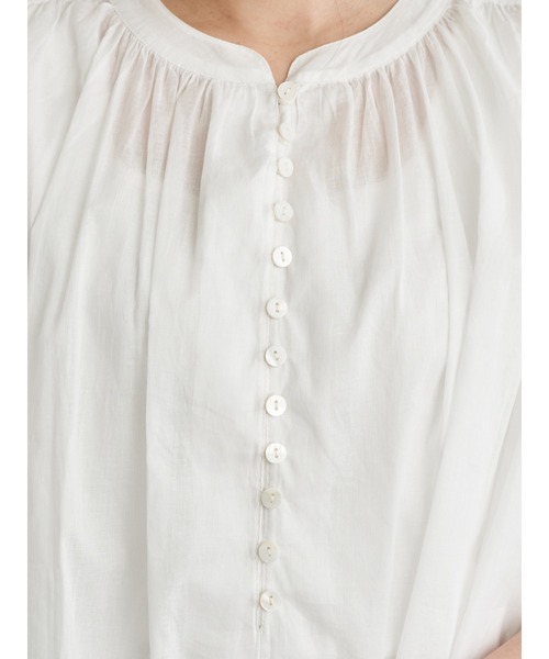 earth music&ecology(アースミュージックアンドエコロジー)の「シャーリングスリーブワンピース *(ワンピース・レディース・ブラック/ベージュ/オフホワイト/サックスブルー・FREE)」の17枚目の写真