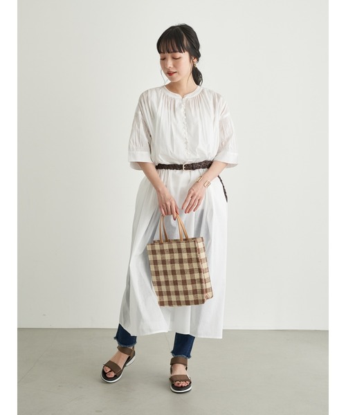 earth music&ecology(アースミュージックアンドエコロジー)の「シャーリングスリーブワンピース *(ワンピース・レディース・ブラック/ベージュ/オフホワイト/サックスブルー・FREE)」の16枚目の写真