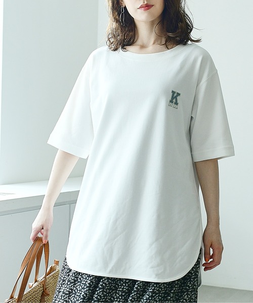 KANGOL EXTRA COMFORT（カンゴールエクストラコンフォート）の「ラウンドヘム　Kロゴワッペン半袖Tシャツ（Tシャツ/カットソー・レディース・チャコールグレー/ブルーグレー/オフホワイト/ベージュ・LL/M/L）」の2枚目の写真
