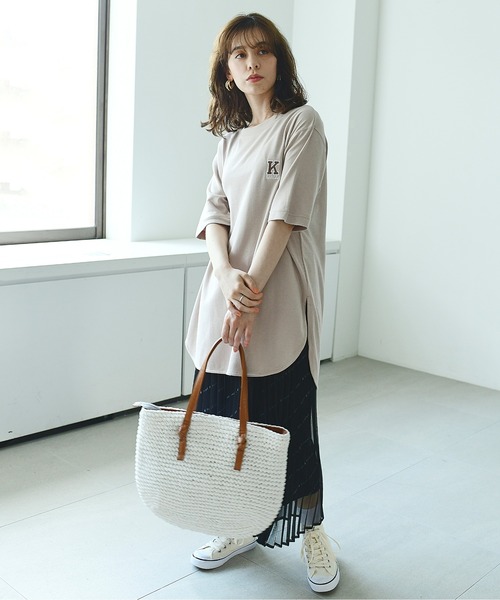 KANGOL EXTRA COMFORT（カンゴールエクストラコンフォート）の「ラウンドヘム　Kロゴワッペン半袖Tシャツ（Tシャツ/カットソー・レディース・チャコールグレー/ブルーグレー/オフホワイト/ベージュ・LL/M/L）」の8枚目の写真