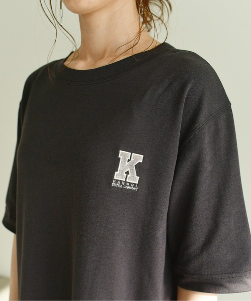 KANGOL EXTRA COMFORT（カンゴールエクストラコンフォート）の「ラウンドヘム　Kロゴワッペン半袖Tシャツ（Tシャツ/カットソー・レディース・チャコールグレー/ブルーグレー/オフホワイト/ベージュ・LL/M/L）」の6枚目の写真