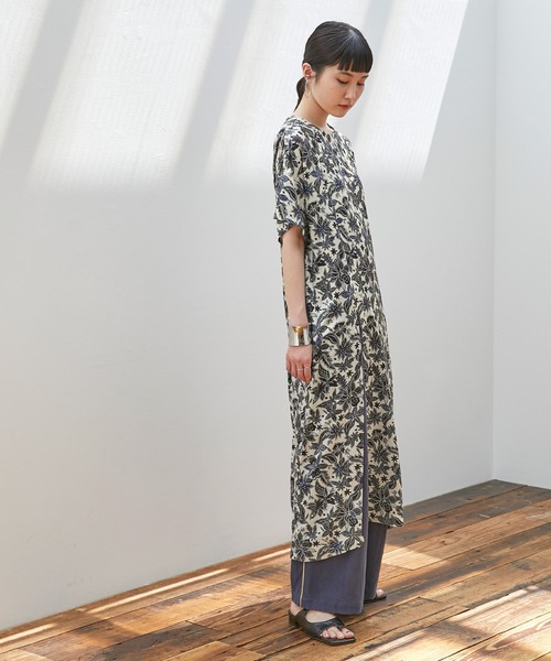 EMMA（EMMA CLOTHES）（エマ）の「【EMMA】オリジナルアートフラワープリントトップス（ワンピース・レディース・ホワイト/ブラウン・FREE）」の18枚目の写真