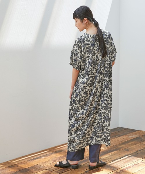 EMMA（EMMA CLOTHES）（エマ）の「【EMMA】オリジナルアートフラワープリントトップス（ワンピース・レディース・ホワイト/ブラウン・FREE）」の14枚目の写真