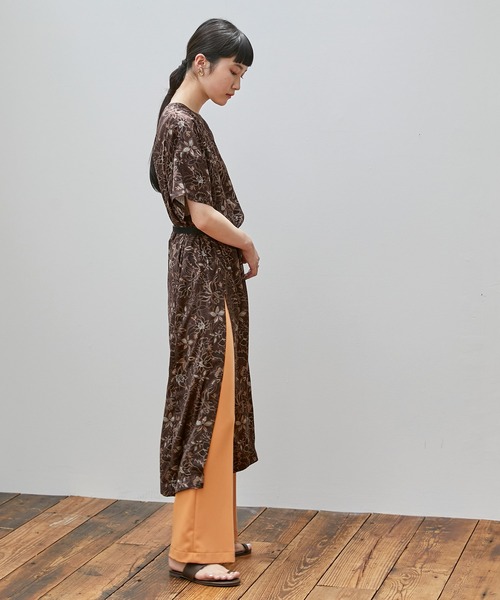 EMMA（EMMA CLOTHES）（エマ）の「【EMMA】オリジナルアートフラワープリントトップス（ワンピース・レディース・ホワイト/ブラウン・FREE）」の16枚目の写真