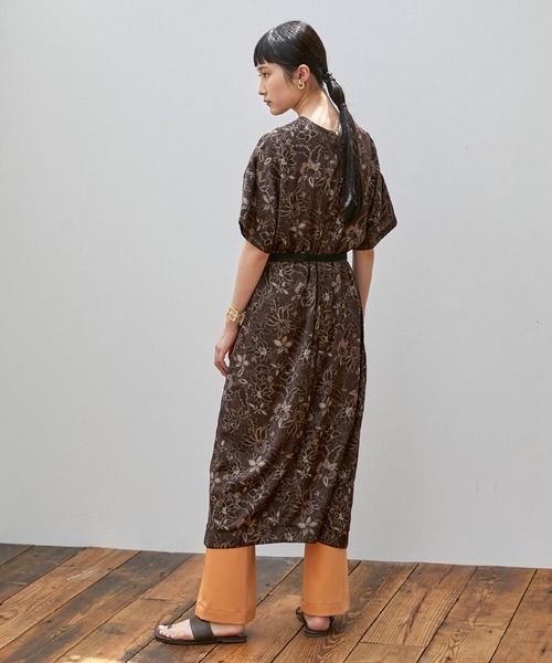 EMMA（EMMA CLOTHES）（エマ）の「【EMMA】オリジナルアートフラワープリントトップス（ワンピース・レディース・ホワイト/ブラウン・FREE）」の12枚目の写真