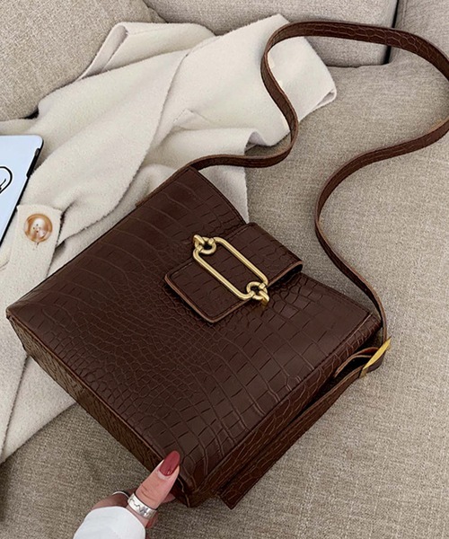 JUNOAH(ジュノア)の「ポーチ付きクロコ型押しショルダーバッグ(ショルダーバッグ・レディース・ブラック/ダークブラウン/ブラウン/グリーン/ライトブラウン・FREE)」の2枚目の写真