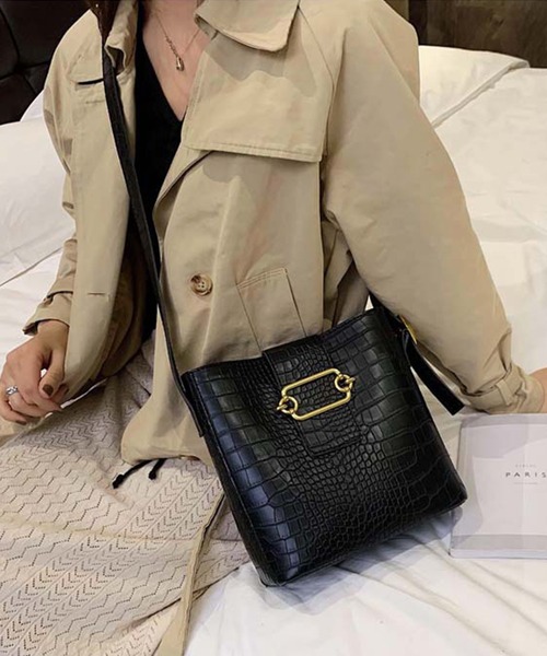 JUNOAH(ジュノア)の「ポーチ付きクロコ型押しショルダーバッグ(ショルダーバッグ・レディース・ブラック/ダークブラウン/ブラウン/グリーン/ライトブラウン・FREE)」の9枚目の写真