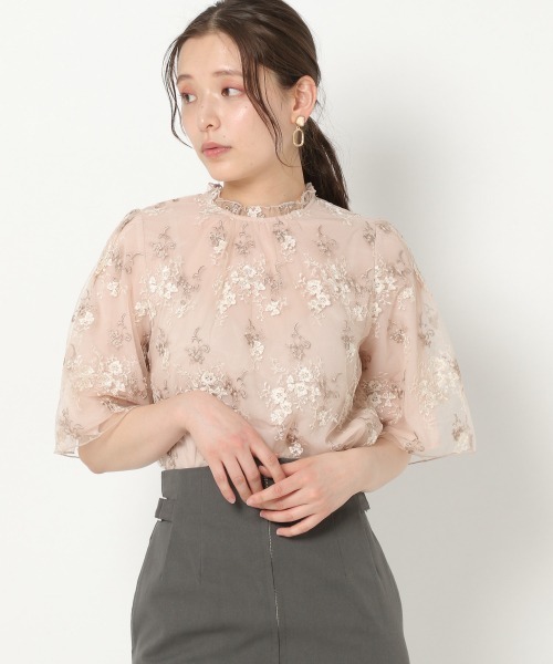 mysty woman（ミスティウーマン）の「ふんわり フローラル刺繍5分袖ブラウス 942708（シャツ/ブラウス・レディース・オフホワイト/グレー/ベージュ/ライトグリーン/イエロー/ブラック・FREE）」の9枚目の写真