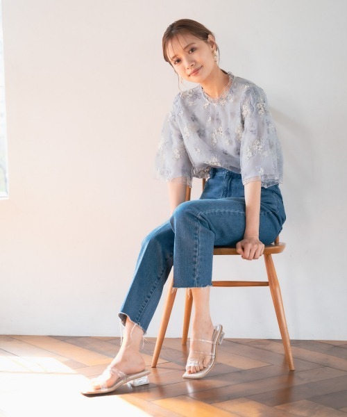 mysty woman（ミスティウーマン）の「ふんわり フローラル刺繍5分袖ブラウス 942708（シャツ/ブラウス・レディース・オフホワイト/グレー/ベージュ/ライトグリーン/イエロー/ブラック・FREE）」の8枚目の写真