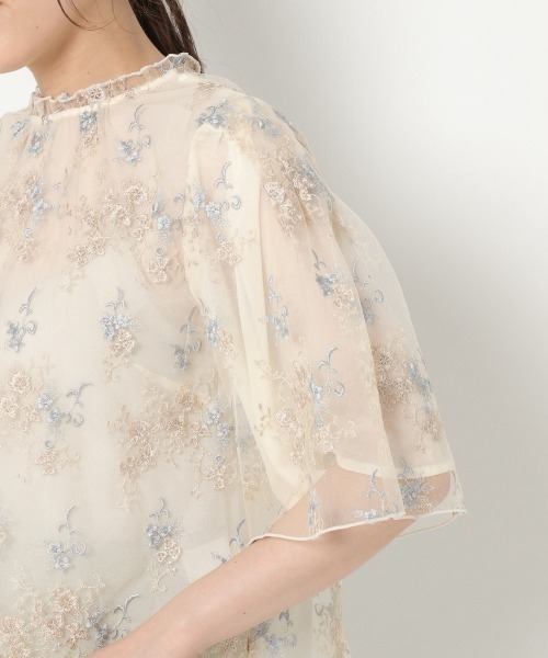 mysty woman（ミスティウーマン）の「ふんわり フローラル刺繍5分袖ブラウス 942708（シャツ/ブラウス・レディース・オフホワイト/グレー/ベージュ/ライトグリーン/イエロー/ブラック・FREE）」の17枚目の写真