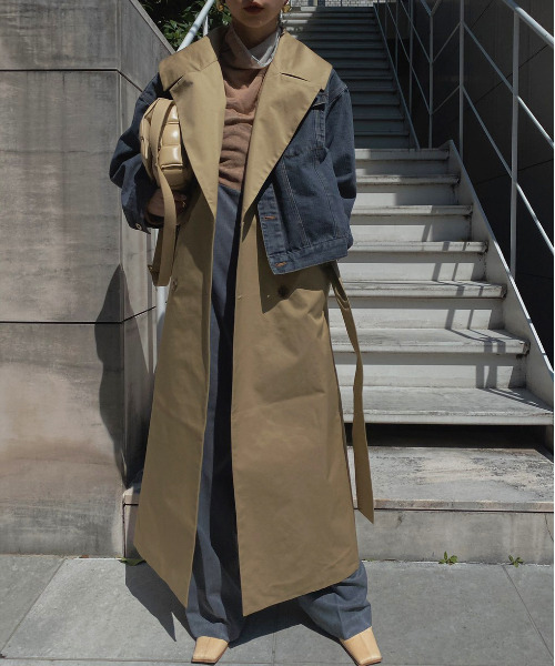Ameri（アメリ）の「3WAY DENIM LAYERED TRENCH（トレンチコート・レディース・ベージュ/ネイビー・SMALL/MEDIUM）」の9枚目の写真