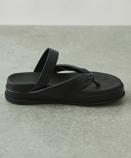 PUBLIC TOKYO（パブリックトウキョウ）の「フェイクレザートングサンダル（サンダル・レディース・ブラック/ベージュ・1/2）」の6枚目の写真