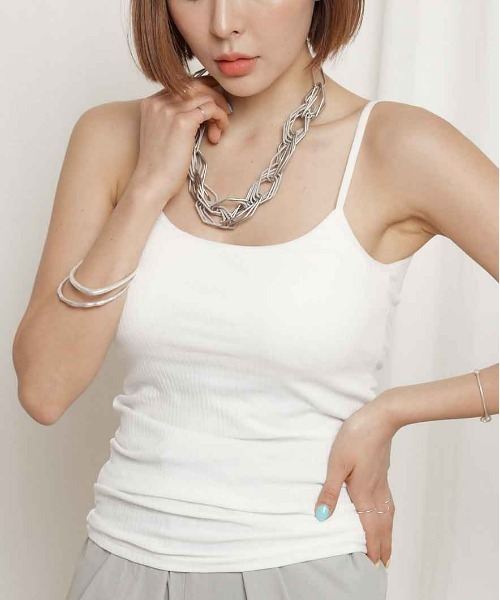 Chaco closet（チャコ クローゼット）の「リブ バックオープン カップ付きインナーレスキャミ（キャミソール・レディース・ホワイト/ブラック/ベージュ/グレー・FREE）」の4枚目の写真