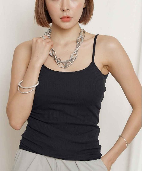 Chaco closet（チャコ クローゼット）の「リブ バックオープン カップ付きインナーレスキャミ（キャミソール・レディース・ホワイト/ブラック/ベージュ/グレー・FREE）」の2枚目の写真