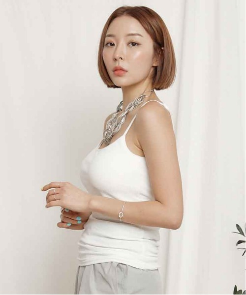 Chaco closet（チャコ クローゼット）の「リブ バックオープン カップ付きインナーレスキャミ（キャミソール・レディース・ホワイト/ブラック/ベージュ/グレー・FREE）」の8枚目の写真