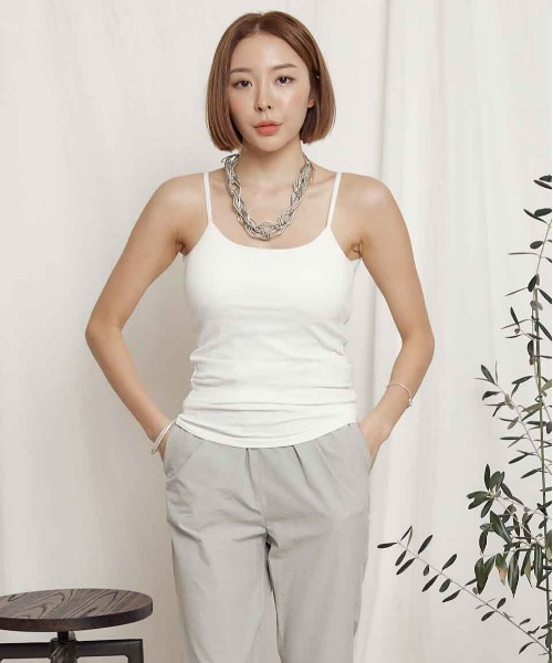 Chaco closet（チャコ クローゼット）の「リブ バックオープン カップ付きインナーレスキャミ（キャミソール・レディース・ホワイト/ブラック/ベージュ/グレー・FREE）」の11枚目の写真