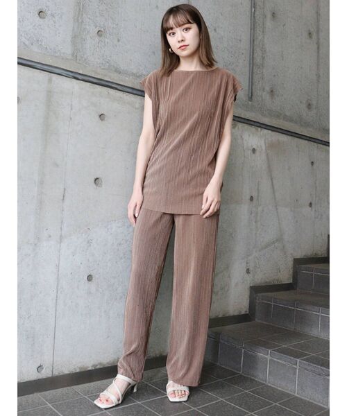 MURUA（ムルーア）の「シャイニープリーツパンツ（スウェットパンツ・レディース・モカ/グレー・FREE）」の5枚目の写真