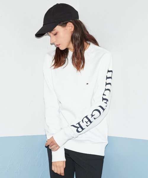 TOMMY HILFIGER（トミーヒルフィガー）の「【オンライン限定】スリーブロゴトレーナー（スウェット・メンズ・ホワイト/ブラック・SMALL/MEDIUM/LARGE/X-LARGE）」の11枚目の写真