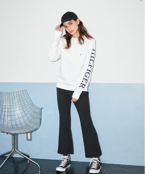 TOMMY HILFIGER（トミーヒルフィガー）の「【オンライン限定】スリーブロゴトレーナー（スウェット・メンズ・ホワイト/ブラック・SMALL/MEDIUM/LARGE/X-LARGE）」の12枚目の写真