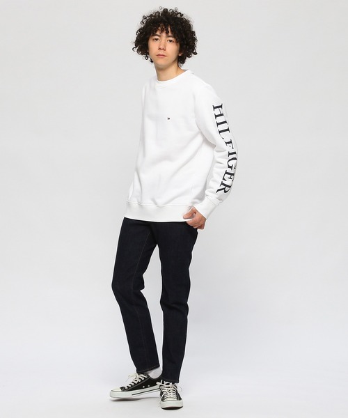 TOMMY HILFIGER（トミーヒルフィガー）の「【オンライン限定】スリーブロゴトレーナー（スウェット・メンズ・ホワイト/ブラック・SMALL/MEDIUM/LARGE/X-LARGE）」の18枚目の写真