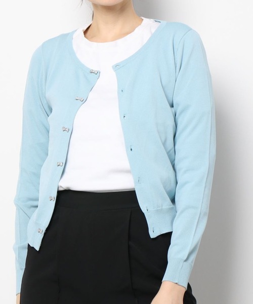 tocco closet(トッコ クローゼット)の「UV加工ビジューリボン釦カーディガン(カーディガン/ボレロ・レディース・ブラック/アイボリー/ワイン/グレイッシュブルー/ピンクベージュ・M)」の3枚目の写真
