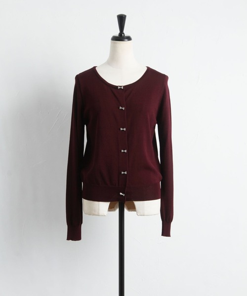 tocco closet(トッコ クローゼット)の「UV加工ビジューリボン釦カーディガン(カーディガン/ボレロ・レディース・ブラック/アイボリー/ワイン/グレイッシュブルー/ピンクベージュ・M)」の16枚目の写真